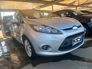 FORD FIESTA 1,4 DIESEL COMANDI AL VOLANTE...