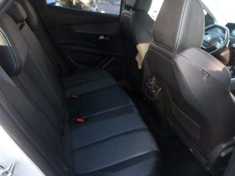 Peugeot 3008 BlueHDi 130 S&S EAT8 Allure