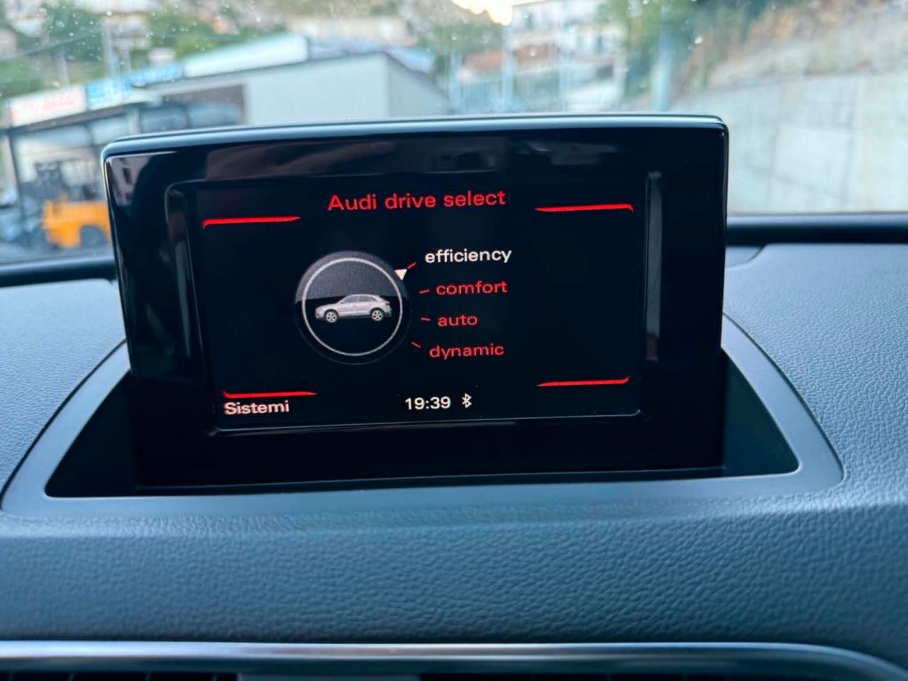Audi Q3 2.0 TDI 150 CV S-LINE