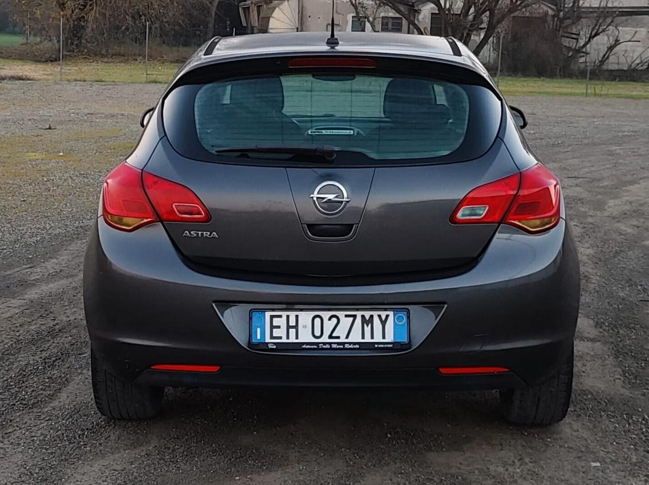 Opel Astra 1.6 115CV 5 porte Cosmo