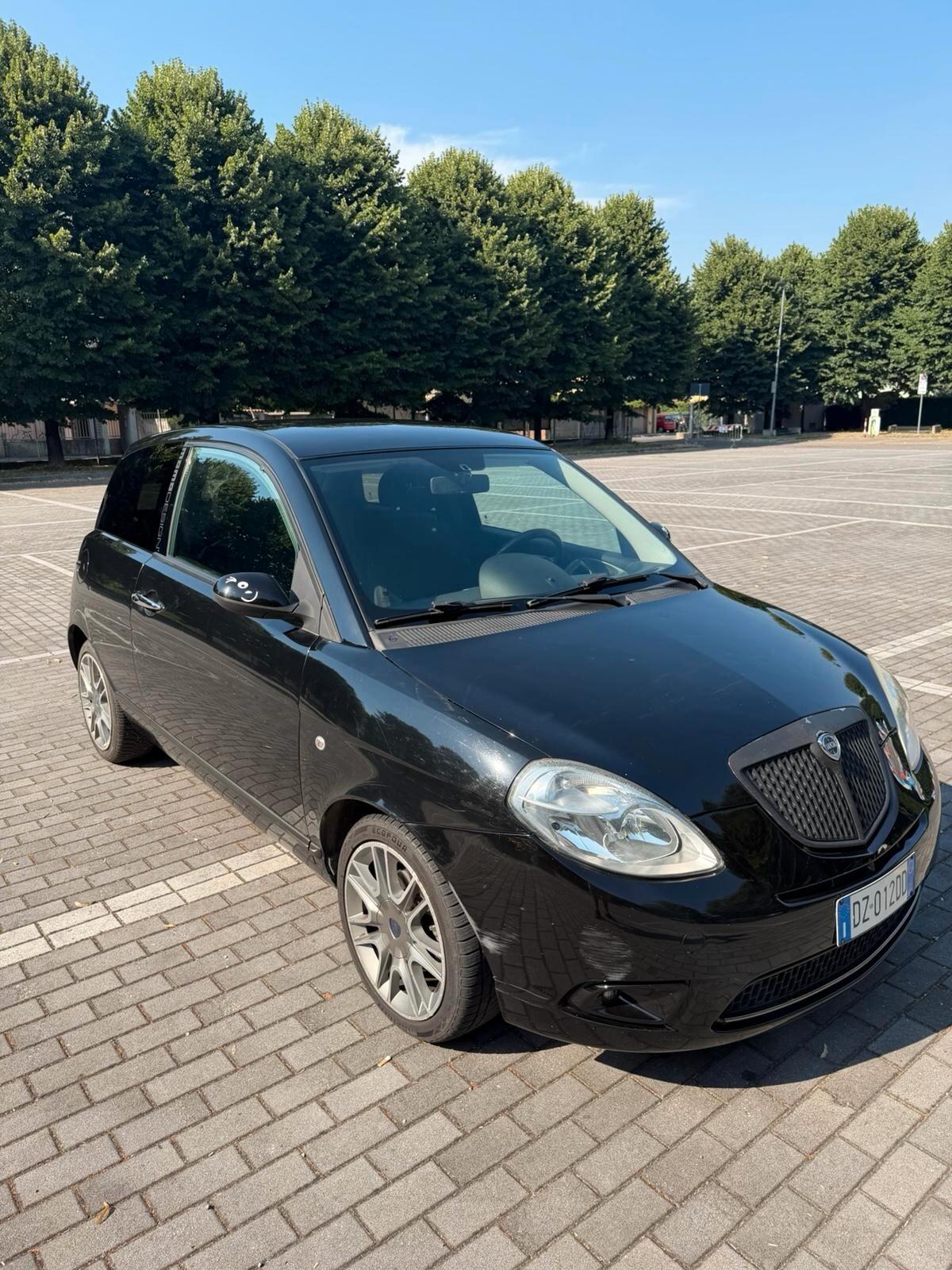 Lancia Ypsilon 1.3 MJT 75 CV MomoDesign