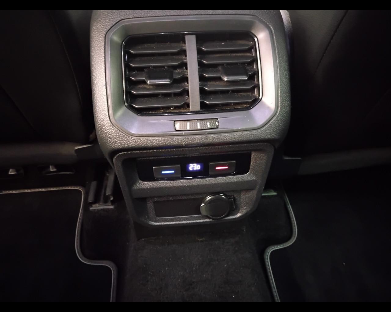 VOLKSWAGEN Tiguan II 2021 - Tiguan 1.5 tsi R-Line 150cv dsg