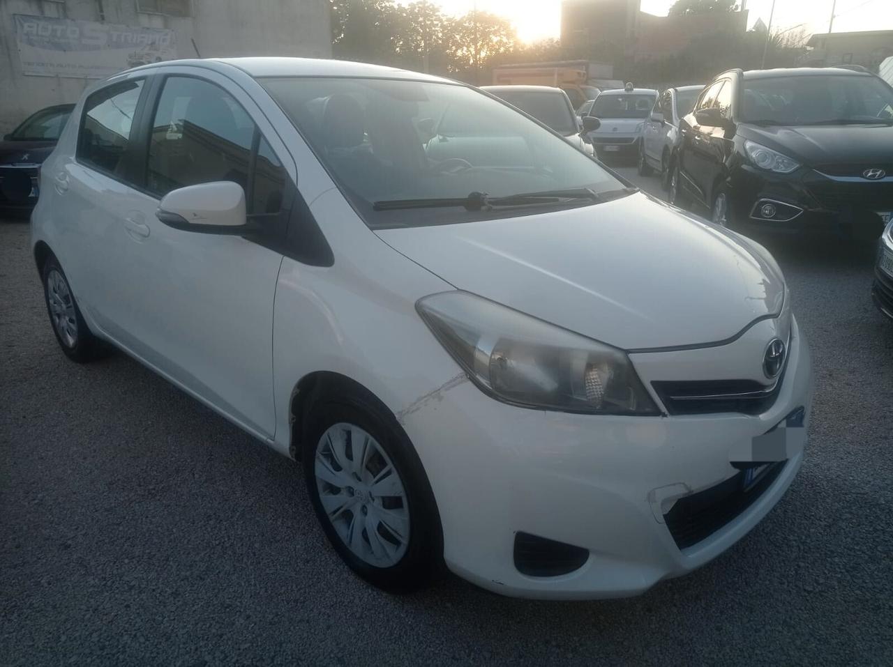 Toyota Yaris 1.0 5 porte Lounge -2012