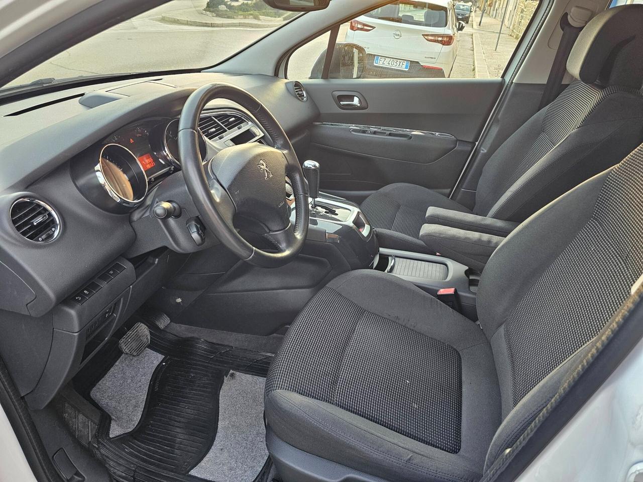 PEUGEOT 5008 1.6 BLUEHDI 120CV BUSINESS EAT6 7 POSTI