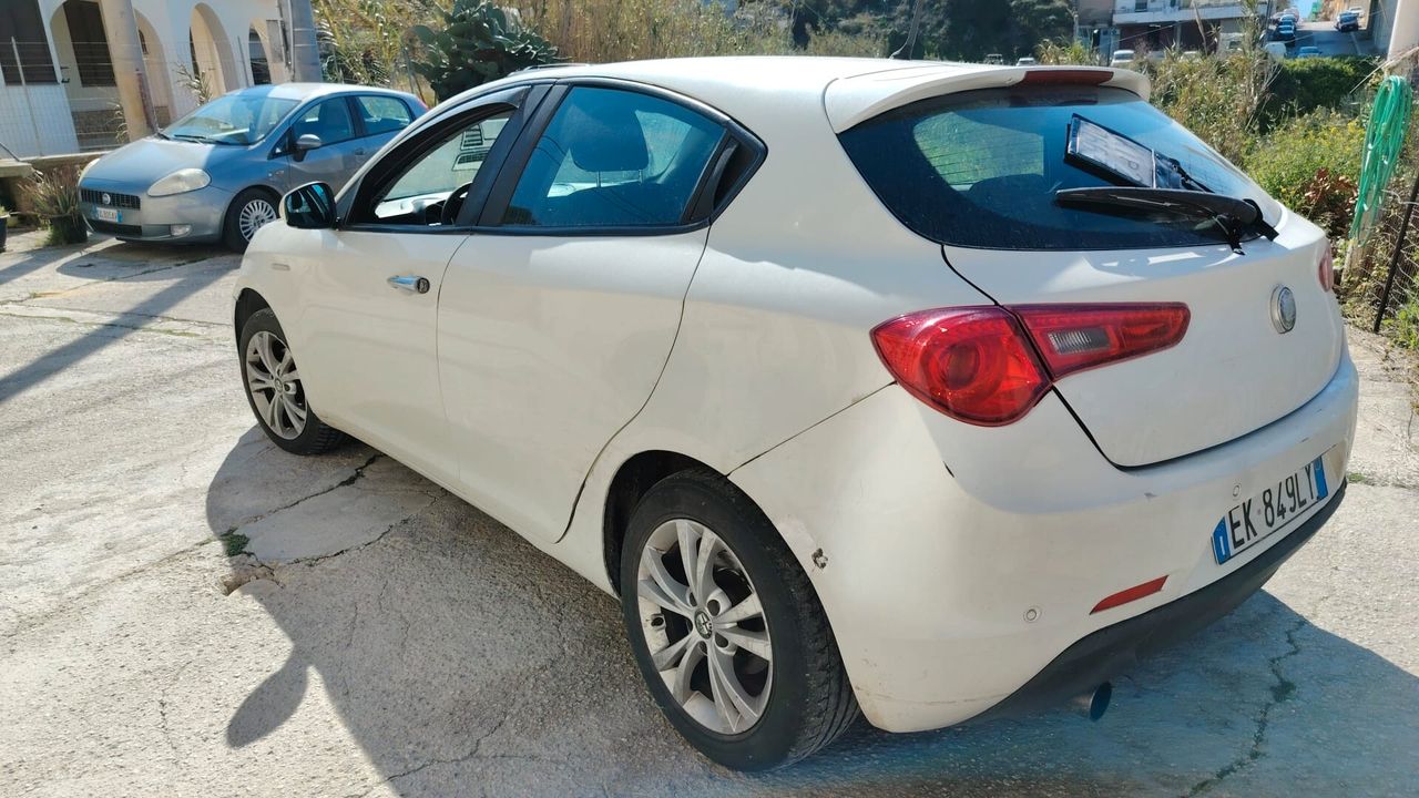 Alfa Romeo Giulietta 2012 photo 4