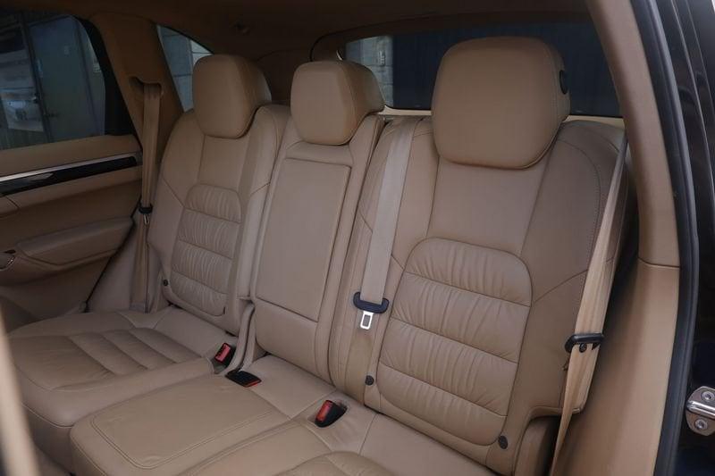 Porsche Cayenne Porsche Cayenne 3.0 tiptronic 184KW ANNO 2016