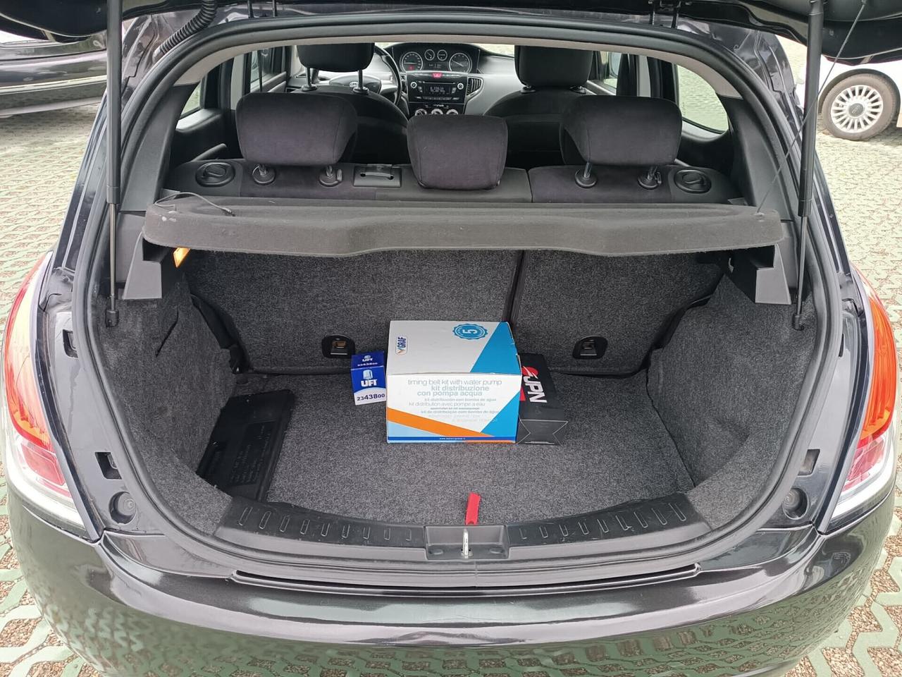 Lancia Ypsilon 1.2 69 CV 5 porte GPL Ecochic Silver