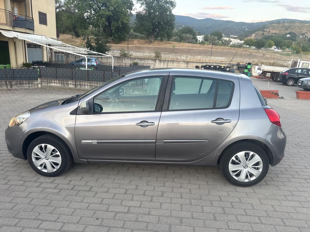 Renault Clio 1.2 16V 5 porte Luxe