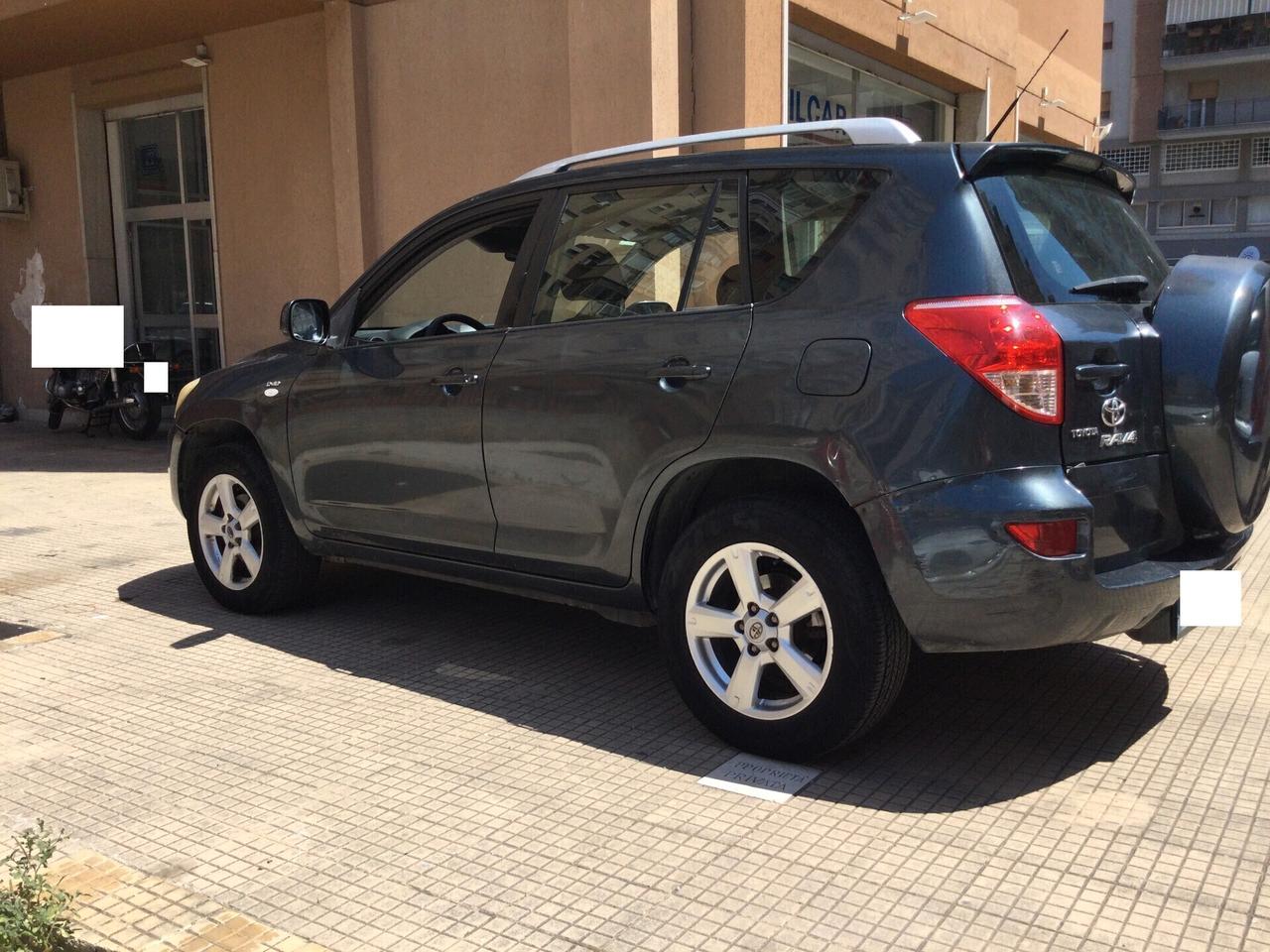 Toyota RAV4 2.2 D-4D 136 CV Luxury