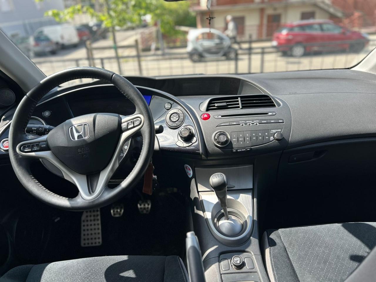 Honda Civic 1.8 i-VTEC 5p. Exec. LH i-P i-Sh