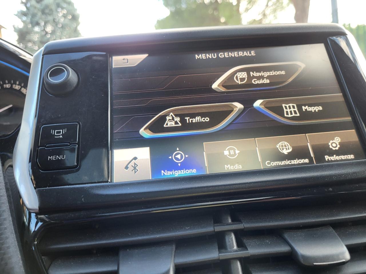 PEUGEOT 2008 1,6 HDI-TETTO PANOR-NAVI-3 REVISIONI