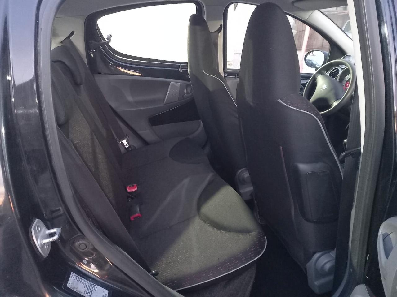 Peugeot 107 1.0 68CV 5p. Sweet Years navigatore