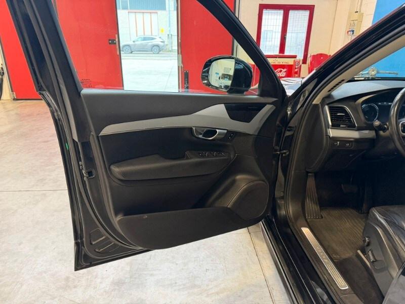 VOLVO XC90 (2014-->) XC90 D5 AWD Geartronic 7 p...