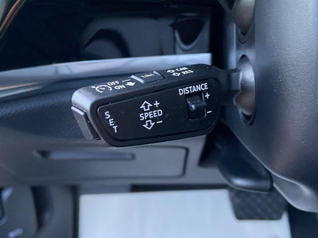 AUDI Q3 35 2.0 TDI S tronic Business COCKPIT