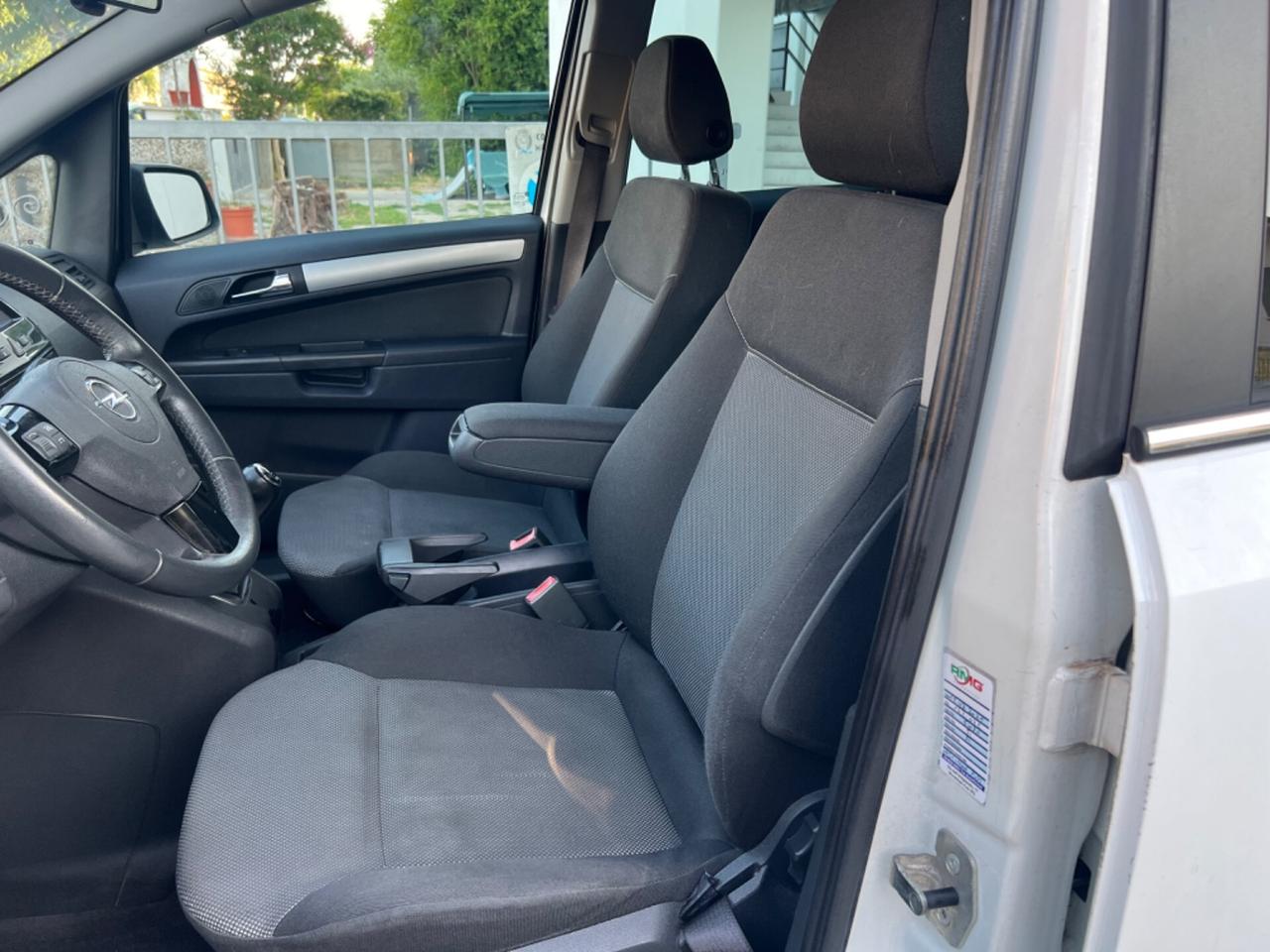 Opel Zafira 1.6 TURBO METANO 2029 7 POSTI 2013