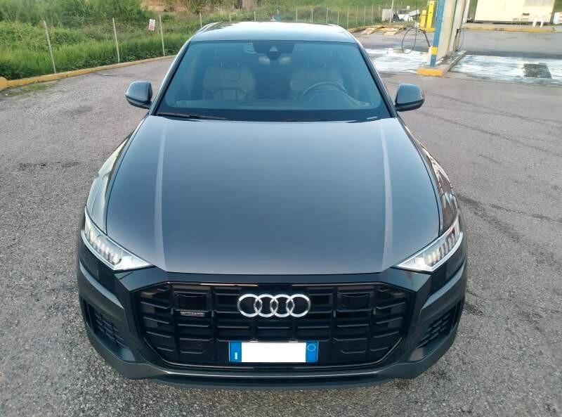 Audi Q8 50 TDI 286 CV Sport ACC, CERCHI "22