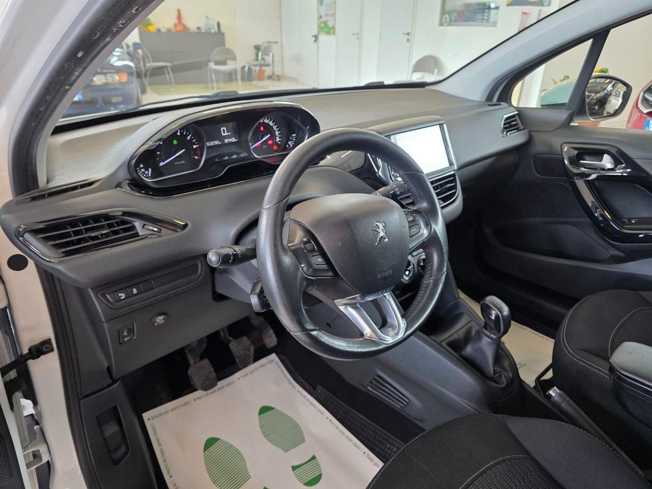 Peugeot 208 PureTech 82 5p. GPL Allure