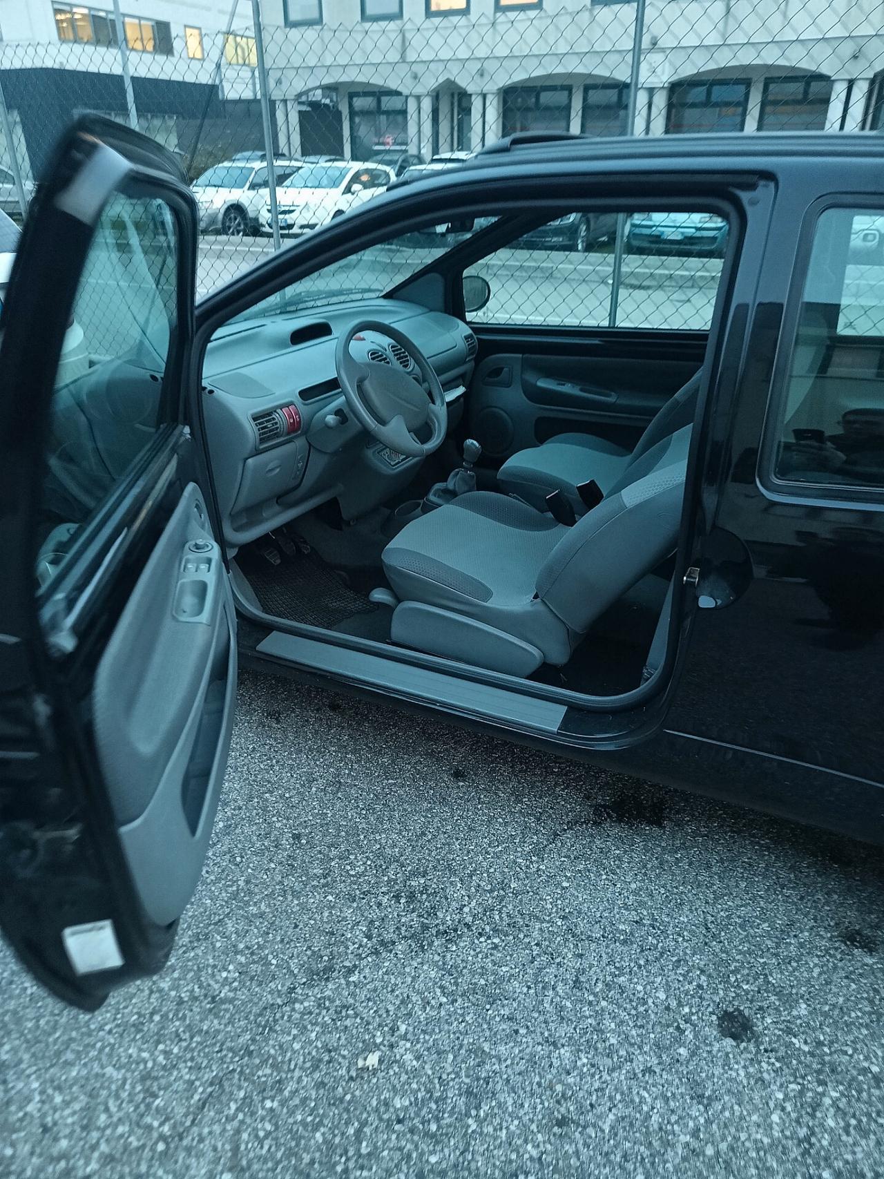 Renault Twingo 1.2 16V Quickshift Privilège