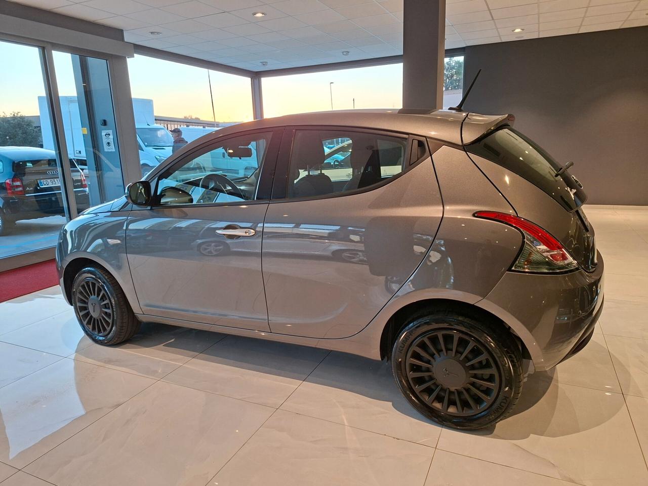 Lancia Ypsilon 1.0 Hybrid Neopatentati 2021