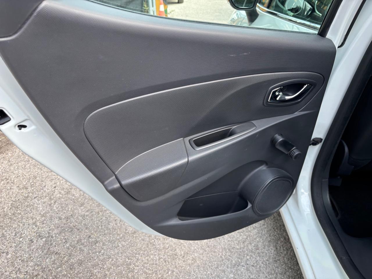 Renault Clio 1.2 75CV 5 porte Costume National