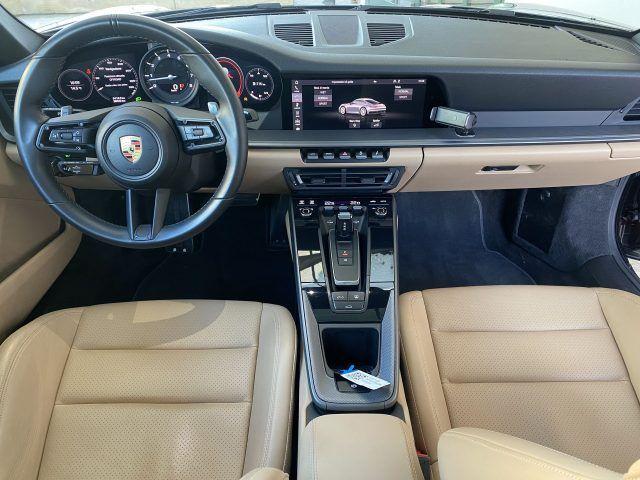 PORSCHE 911 Carrera 4