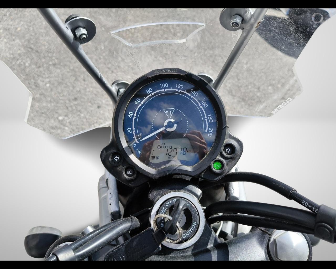 TRIUMPH Scrambler 900 - Chrome Edition