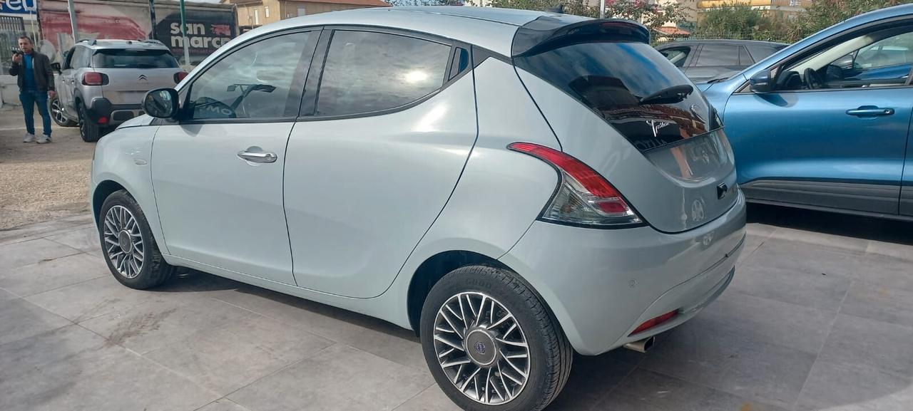 Lancia Ypsilon 1.0 FireFly 5 porte S&S Hybrid Gold Plus