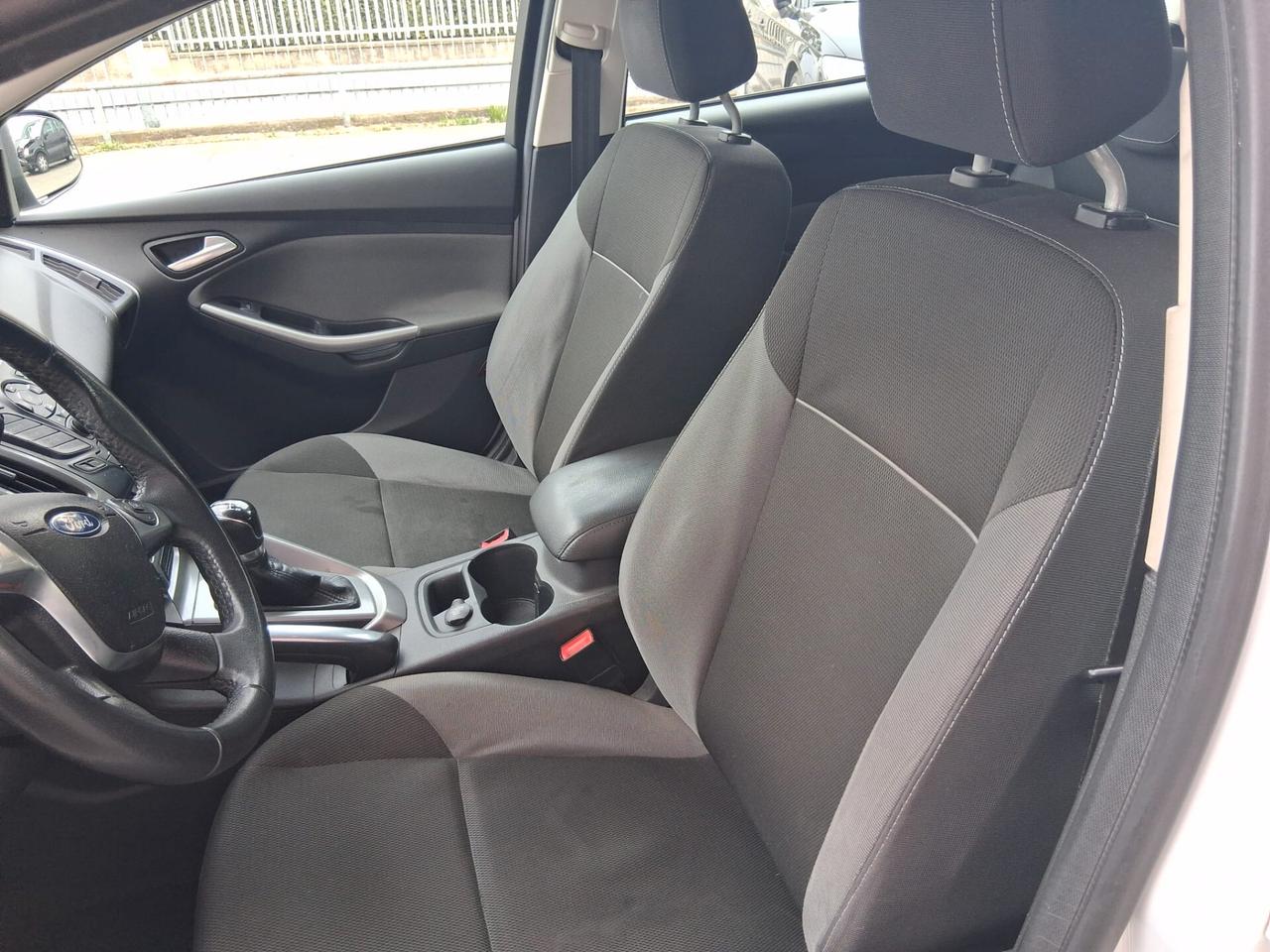 Ford Focus 1.6 105 CV