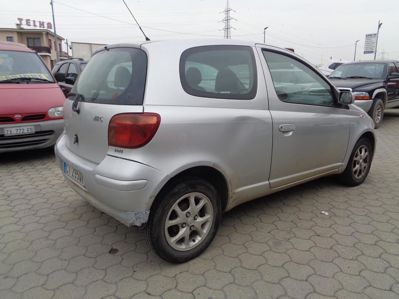 Toyota Yaris 1.0i 16V cat 3 porte Sol