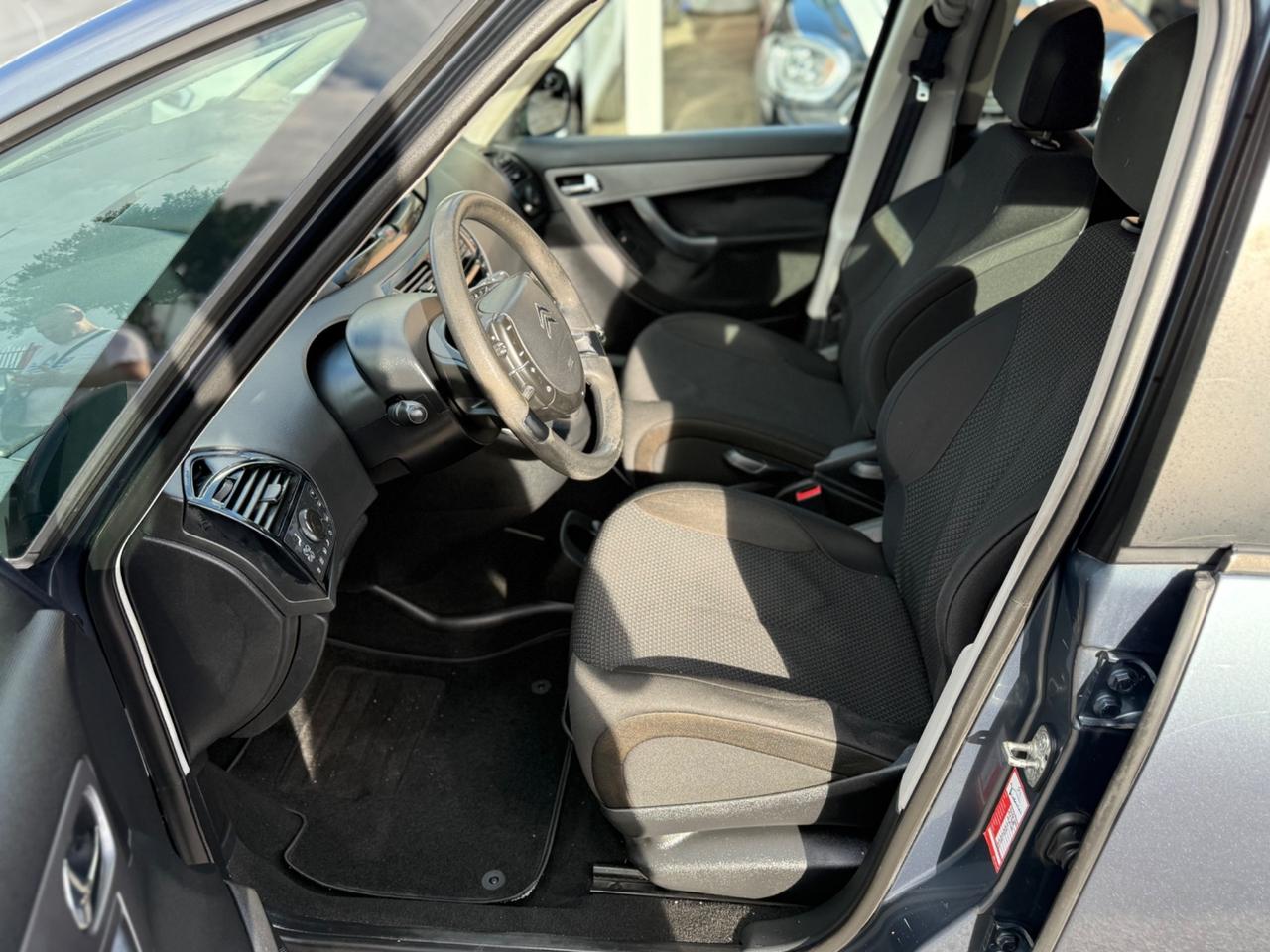 Citroen C4 picasso 1.8 gpl elegance