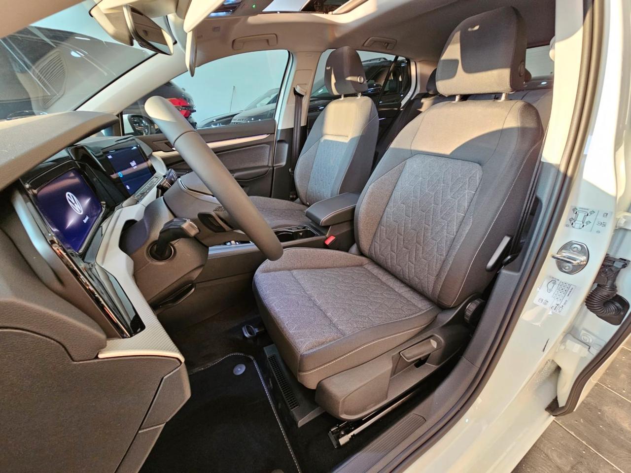 Volkswagen Golf ETSI MOVE LIFE C.16 Tetto Led Matrix Clima3Zone