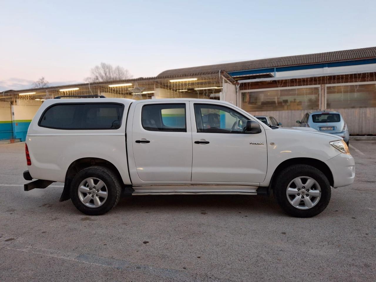 TOYOTA HILUX 2.5 D-4D 4WD DOPPIA CABINA