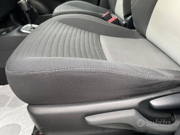 Toyota Yaris hybrid 5p Business