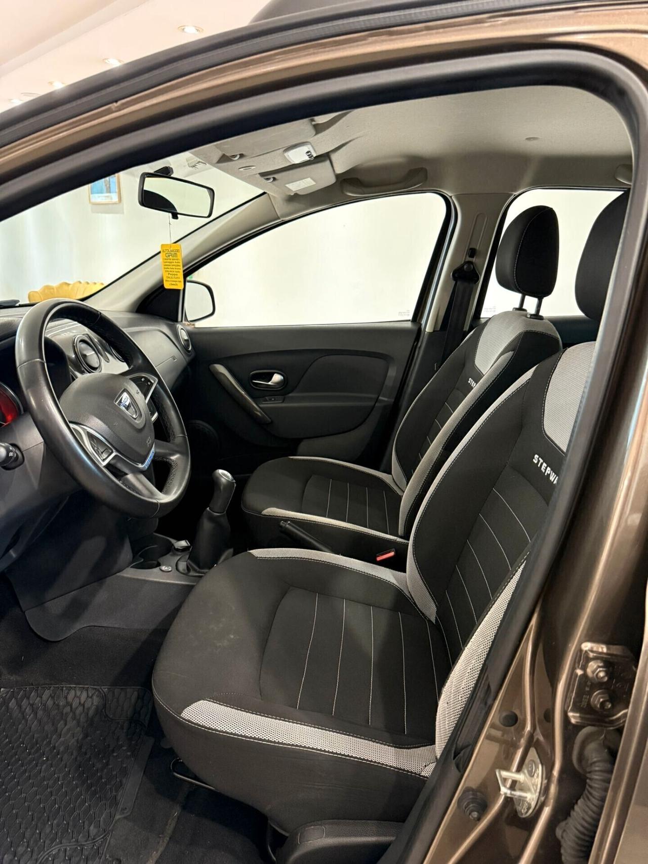 Dacia Sandero Stepway GPL 90cv SOLI 127.000 KM NEOPATENTATI