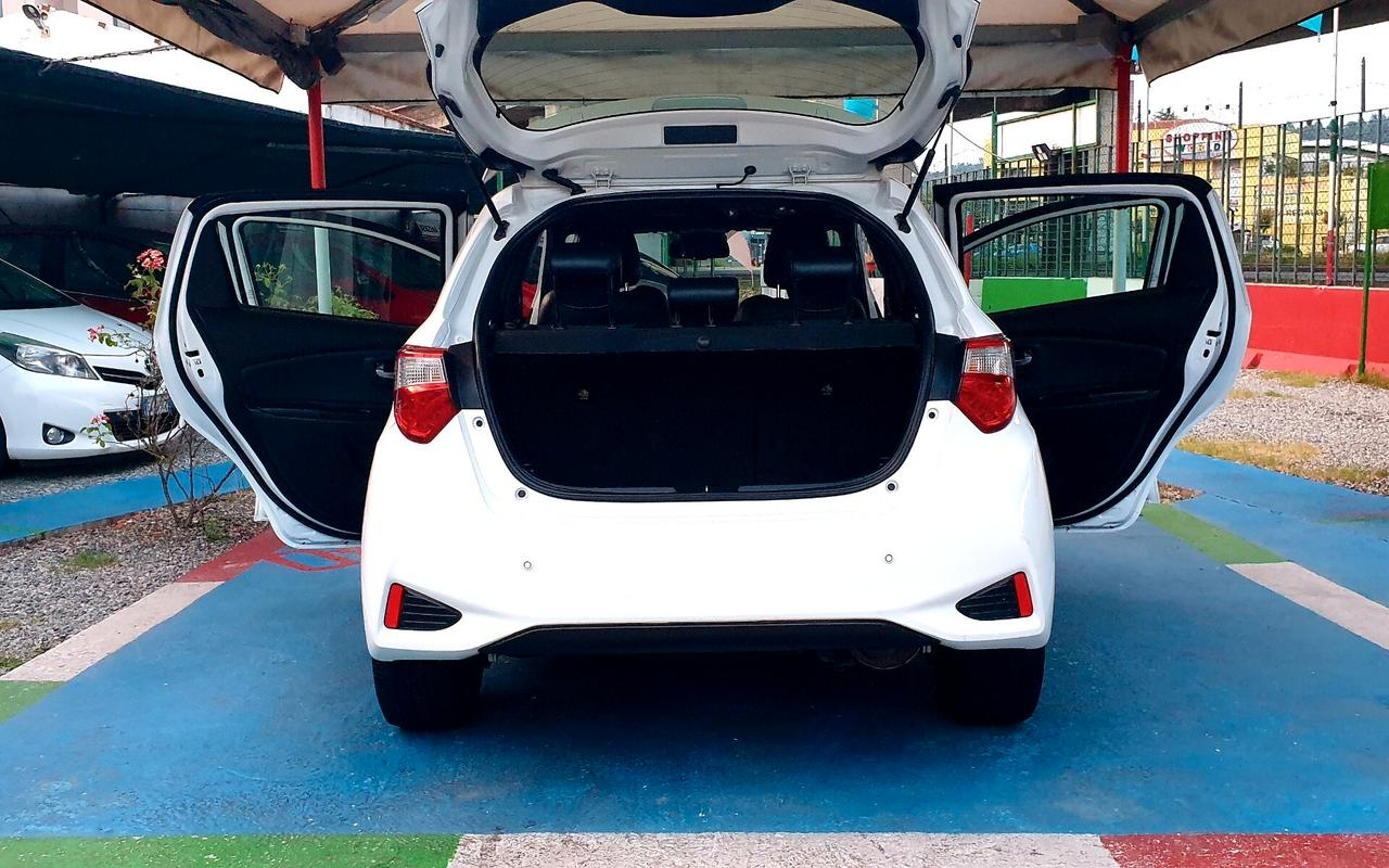 TOYOTA YARIS 1.5 BENZINA/HYBRID FULL OPTIONALKM71 MILA
