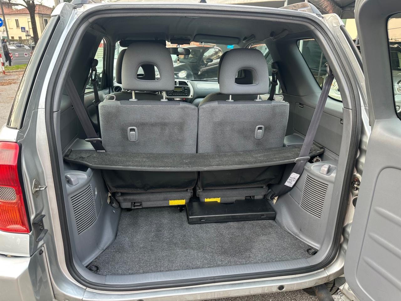 Toyota RAV 4 RAV4 2.0 Tdi D-4D cat 3 porte Sol