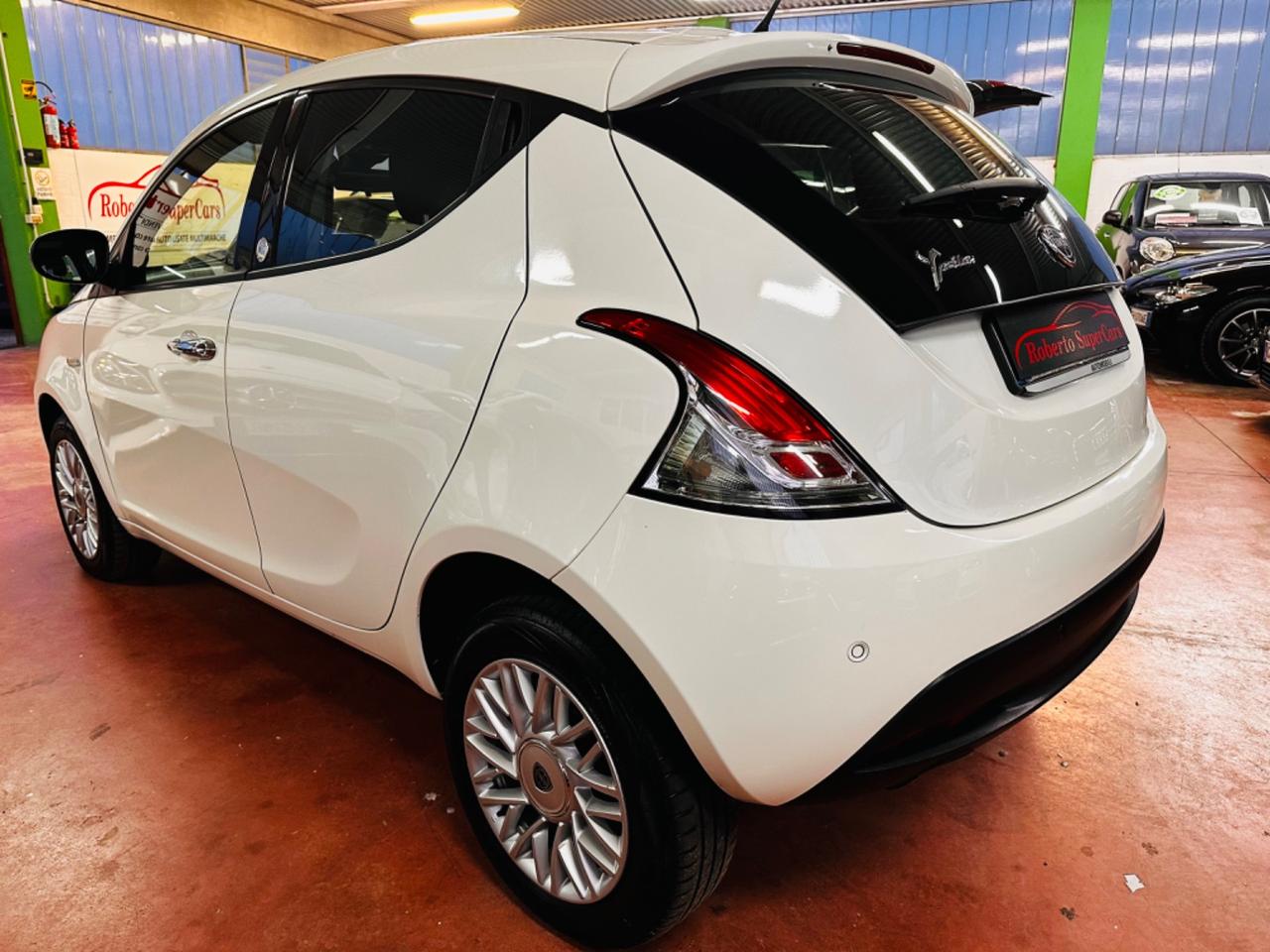Lancia Ypsilon 0.9 TwinAir 85 CV 5 porte Metano Ecochic Elefantino