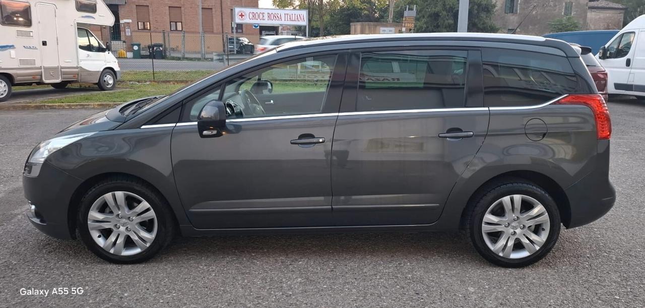 Peugeot 5008 1.6 HDi 112CV cambio robotizzato Tecno