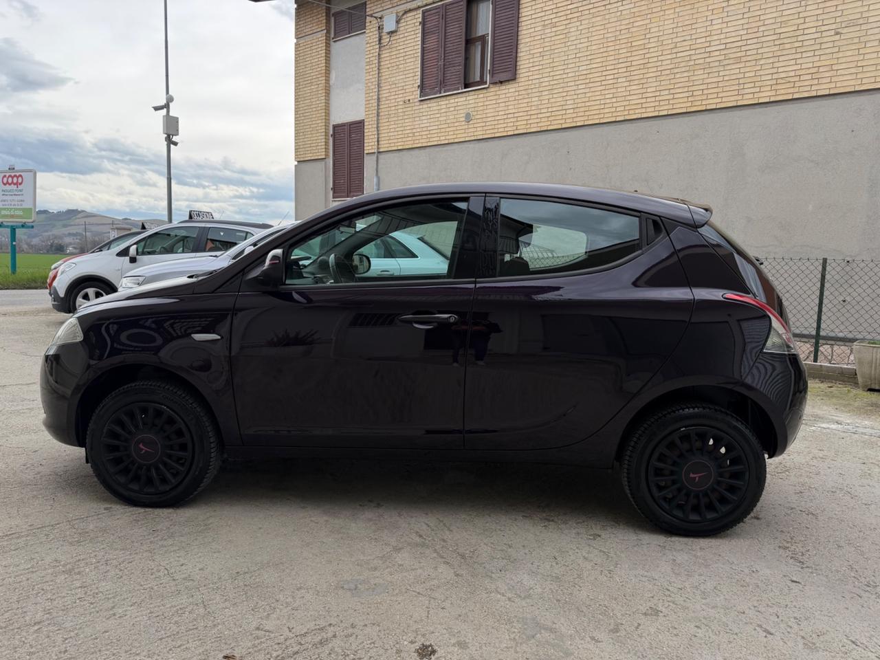 Lancia Ypsilon 0.9 TwinAir 85 CV 5 porte Metano Ecochic Elefantino