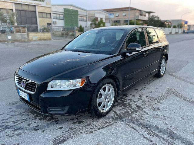 VOLVO - V50 - D2 R-design