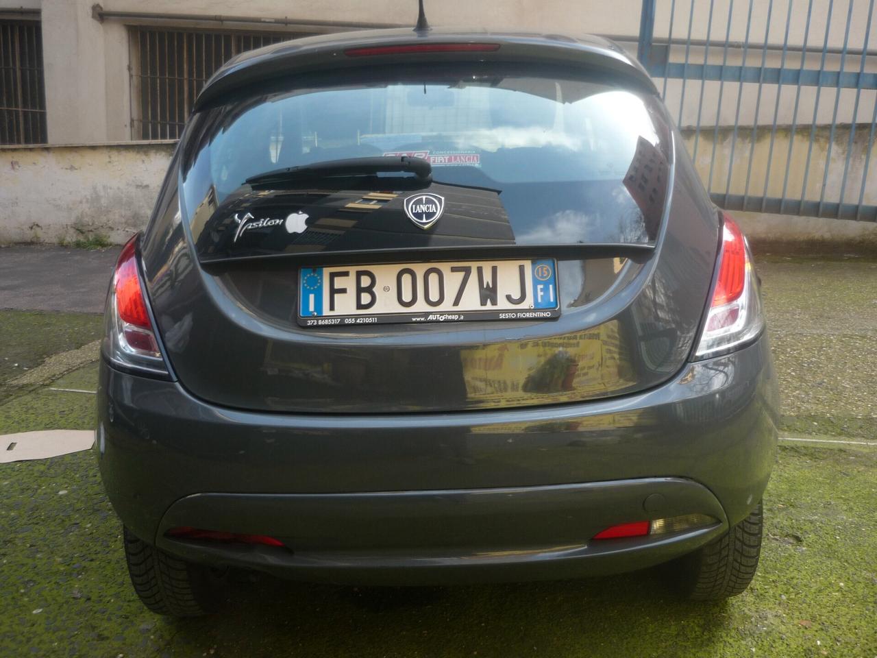 Lancia Ypsilon 0.9 TwinAir 85 CV 5 porte Metano Ecochic Silver