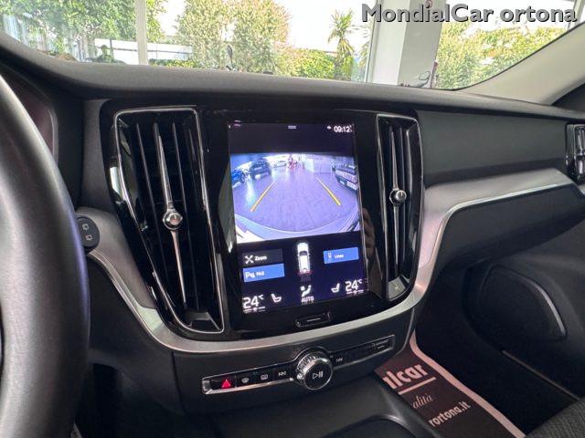 VOLVO V60 B4 (d) automatico Essential