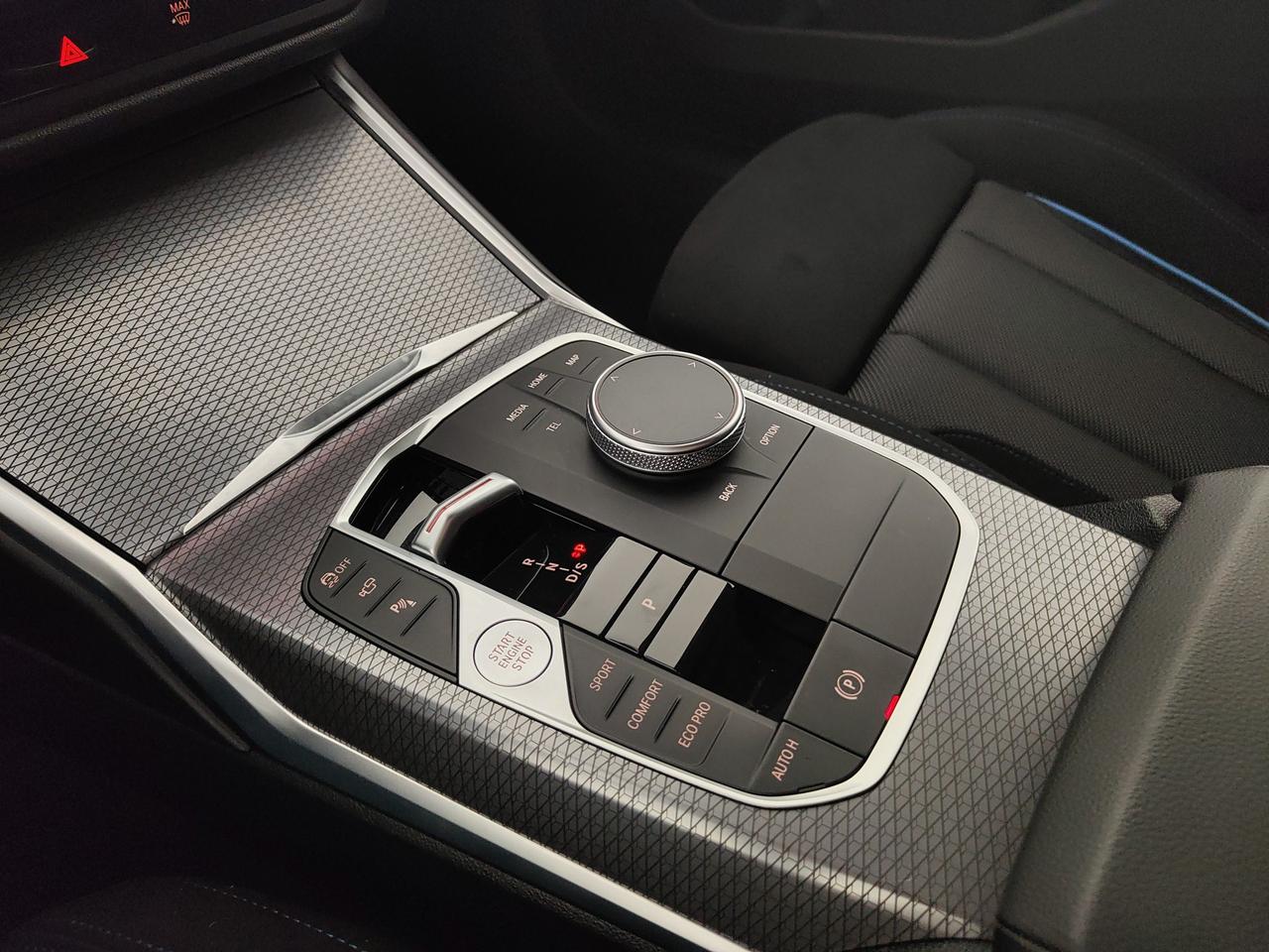 BMW 320d Touring mhev 48V xdrive MSport auto