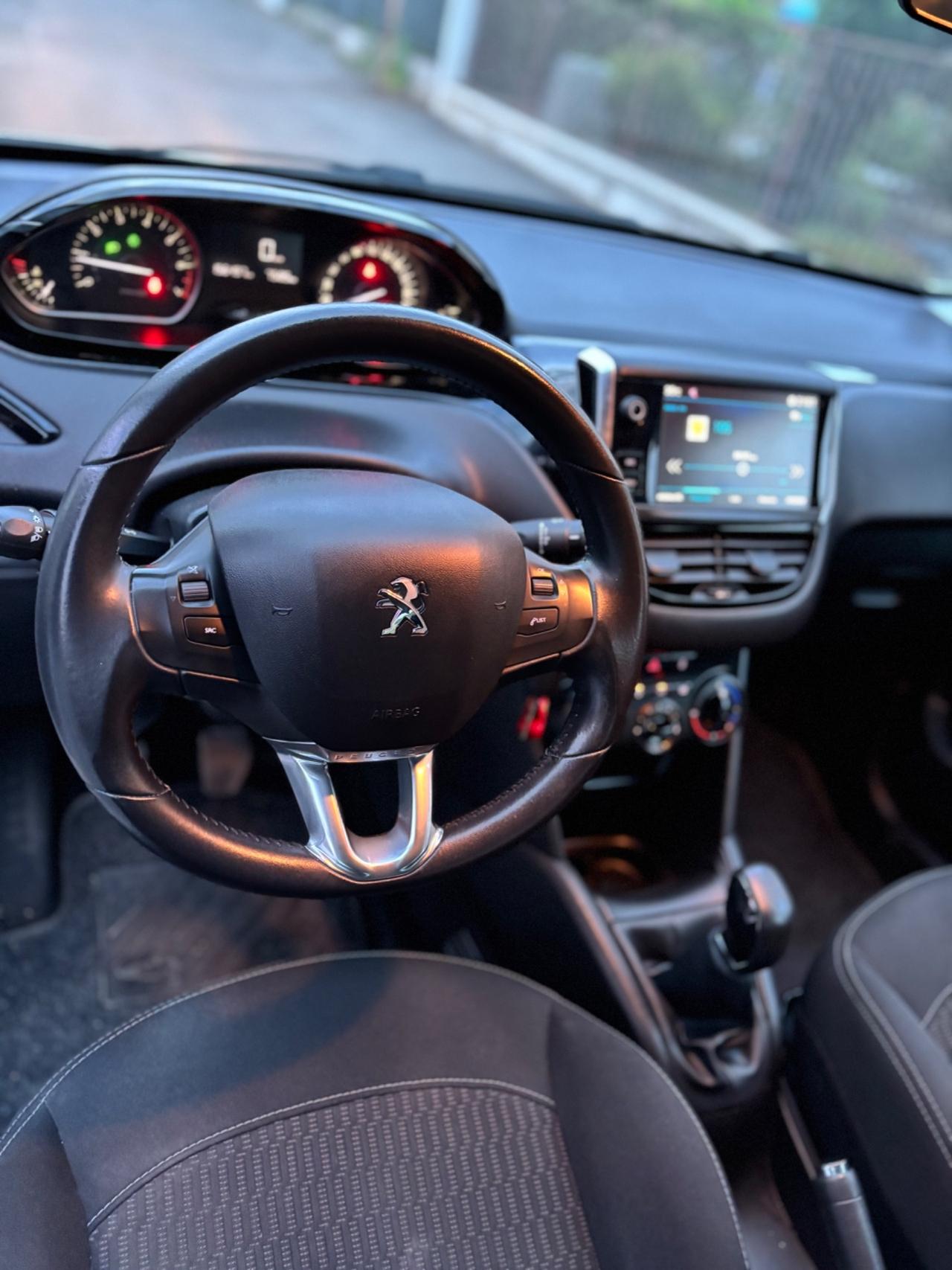 Peugeot 208 PureTech 82 5p. GPL Allure