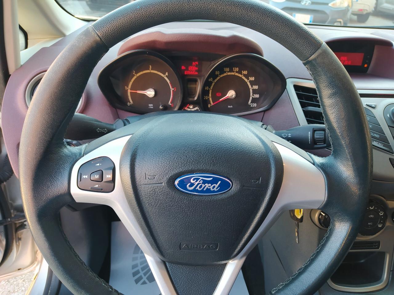 Ford Fiesta 1.4 TDCi 68CV 5 porte Titanium Neopatentati