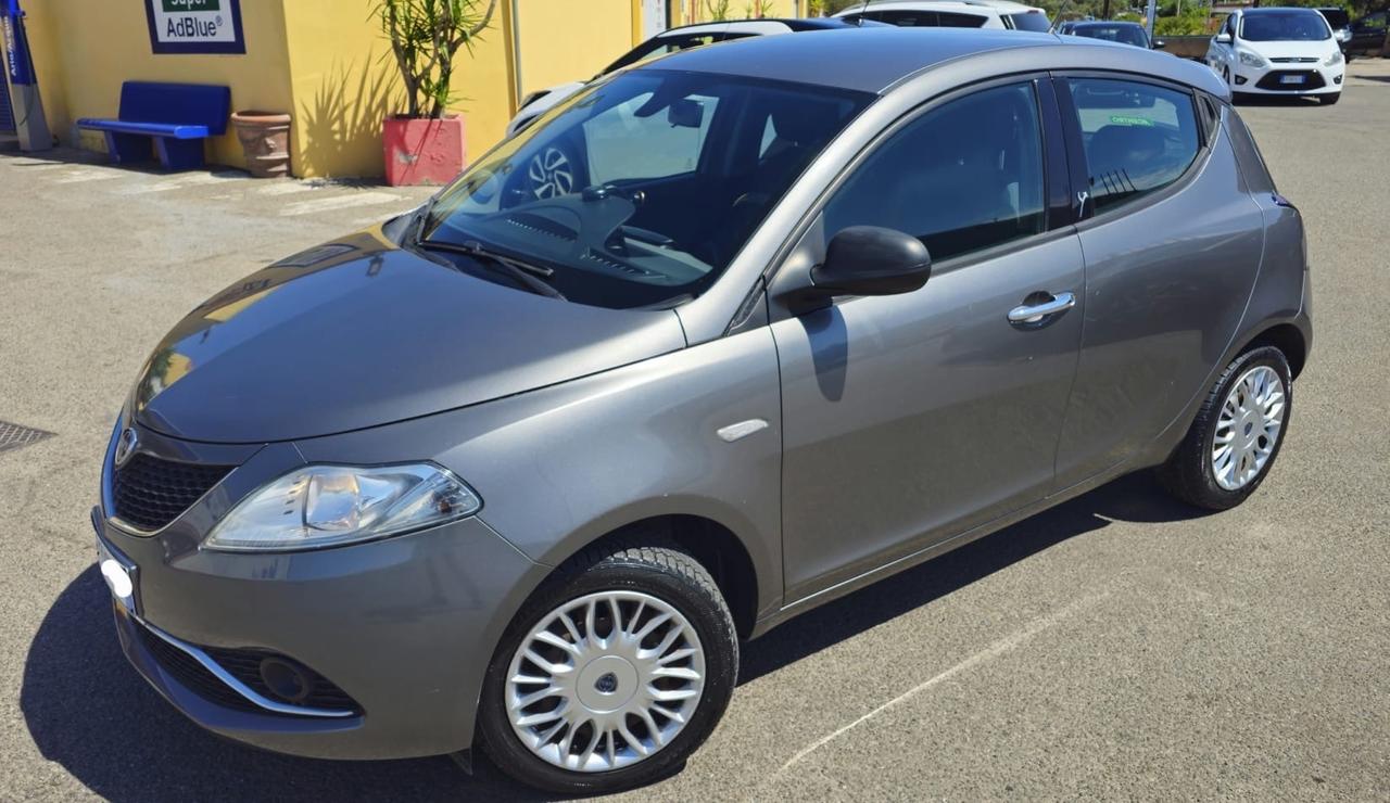 Lancia Ypsilon 1.2 69 CV 5 porte Gold