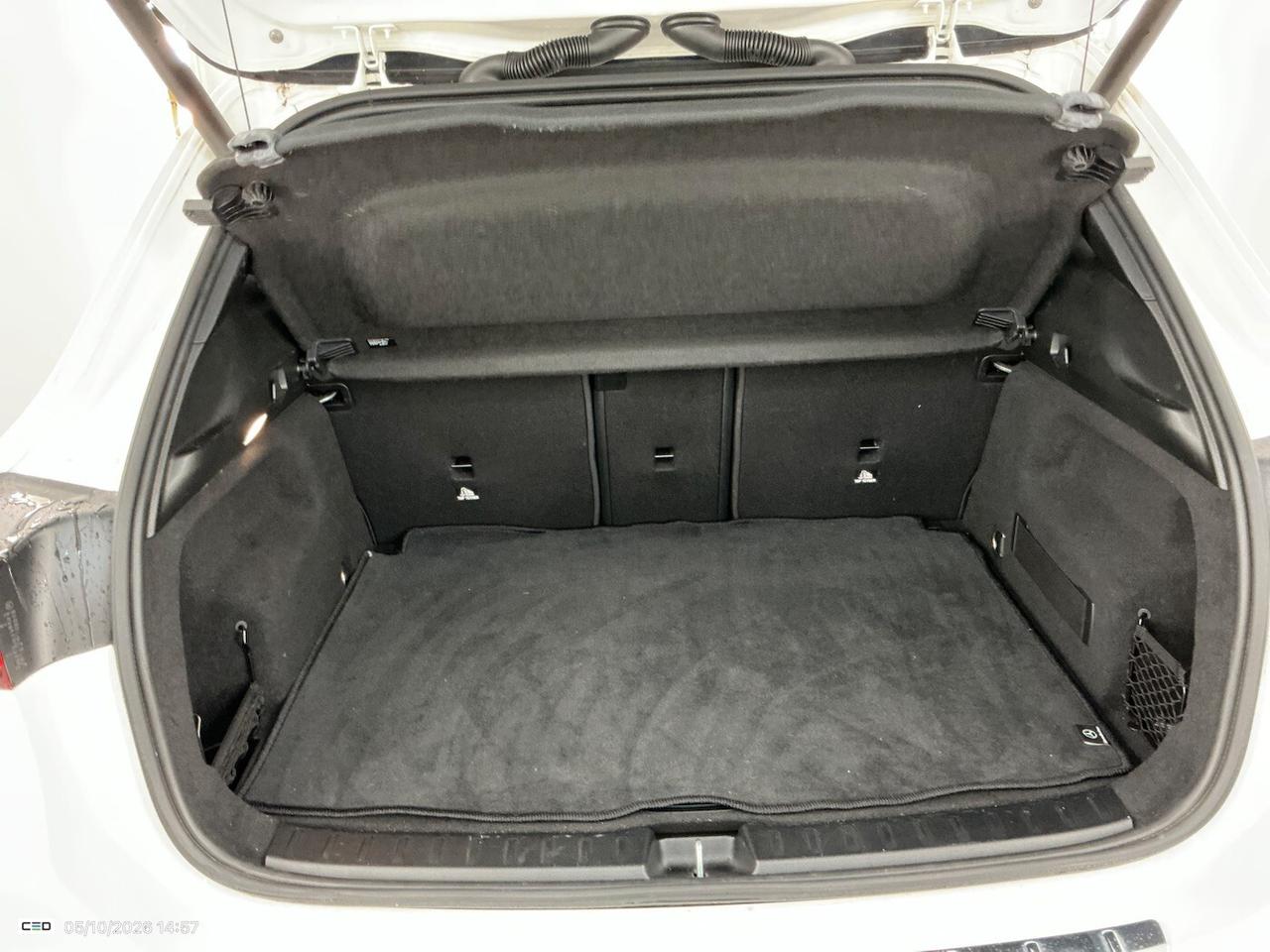 MERCEDES-BENZ GLA 180D 115CV AUTOMATIC AMG LINE ( FARI LED - AMBIENT LIGHTS - CRUISE - PELLE - NAVI PREMIUM - PARK ASSIST - TELECAMERA POST. - CERCHI 19 )