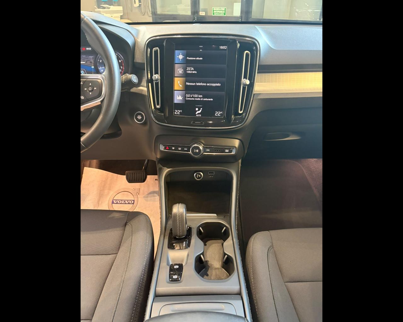 VOLVO XC40 - XC40 1.5 t2 Momentum Pro auto my21