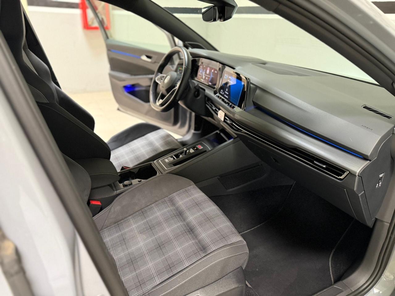 Volkswagen Golf 2.0 TDI DSG GTD 200cv