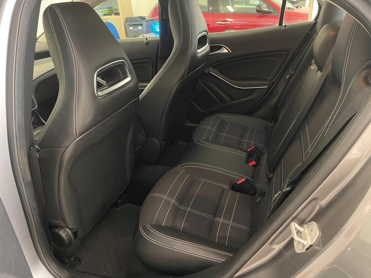 Mercedes-benz GLA 200 136 CV Automatica Premium FULL OPTIONAL NEOPATENTATI